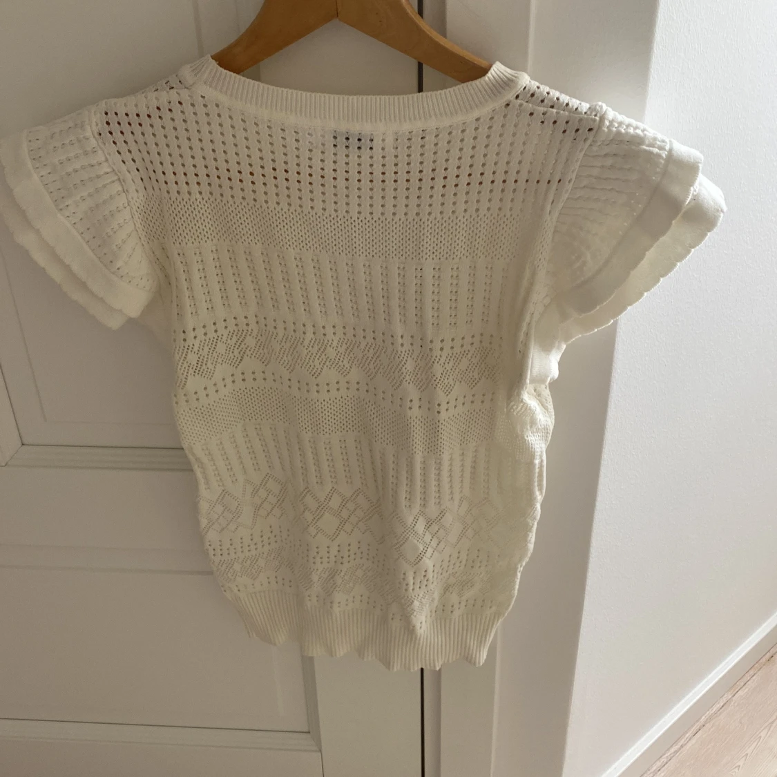 Vit stickad topp från Yu & Me - 1