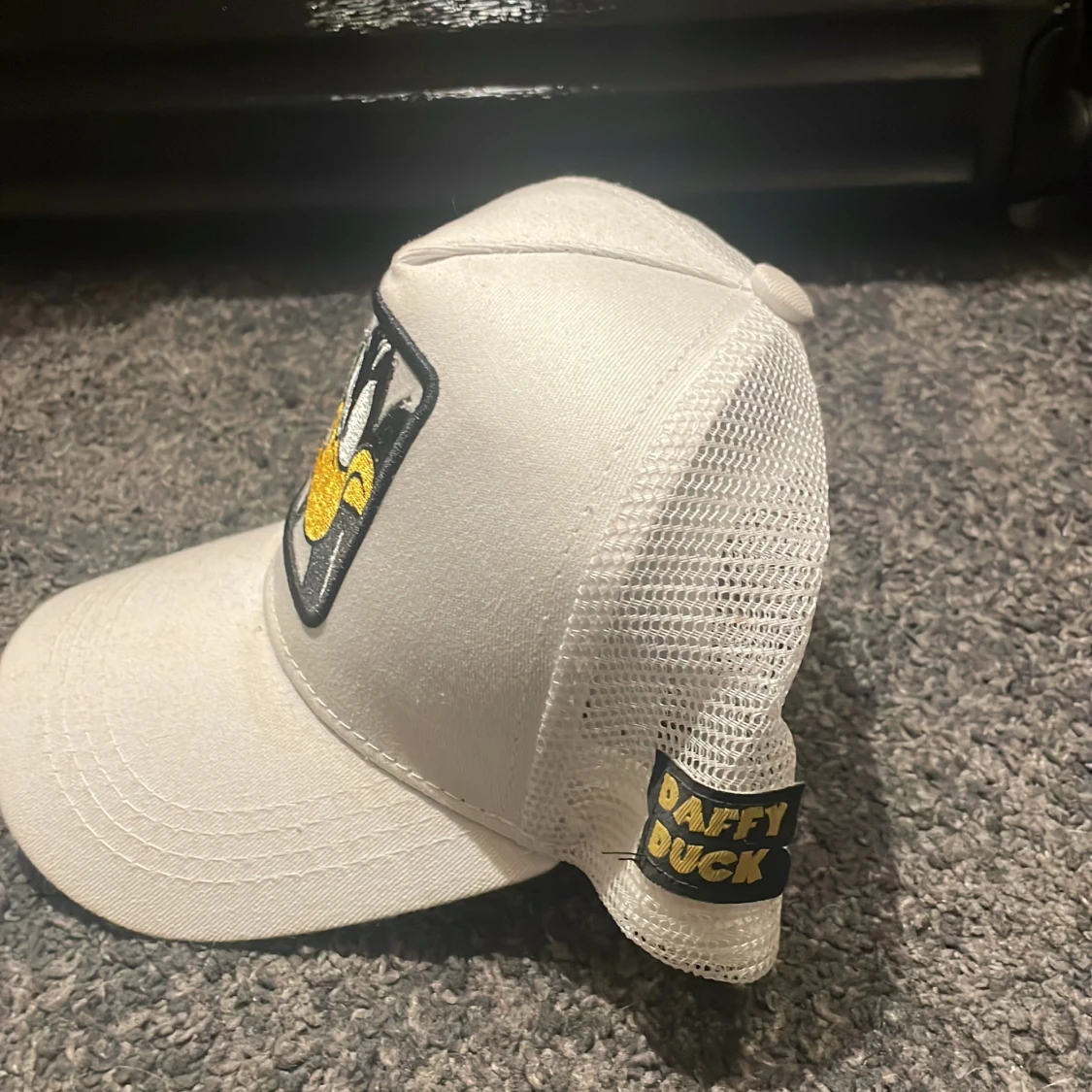 Vit Daffy Duck keps med mesh - 1