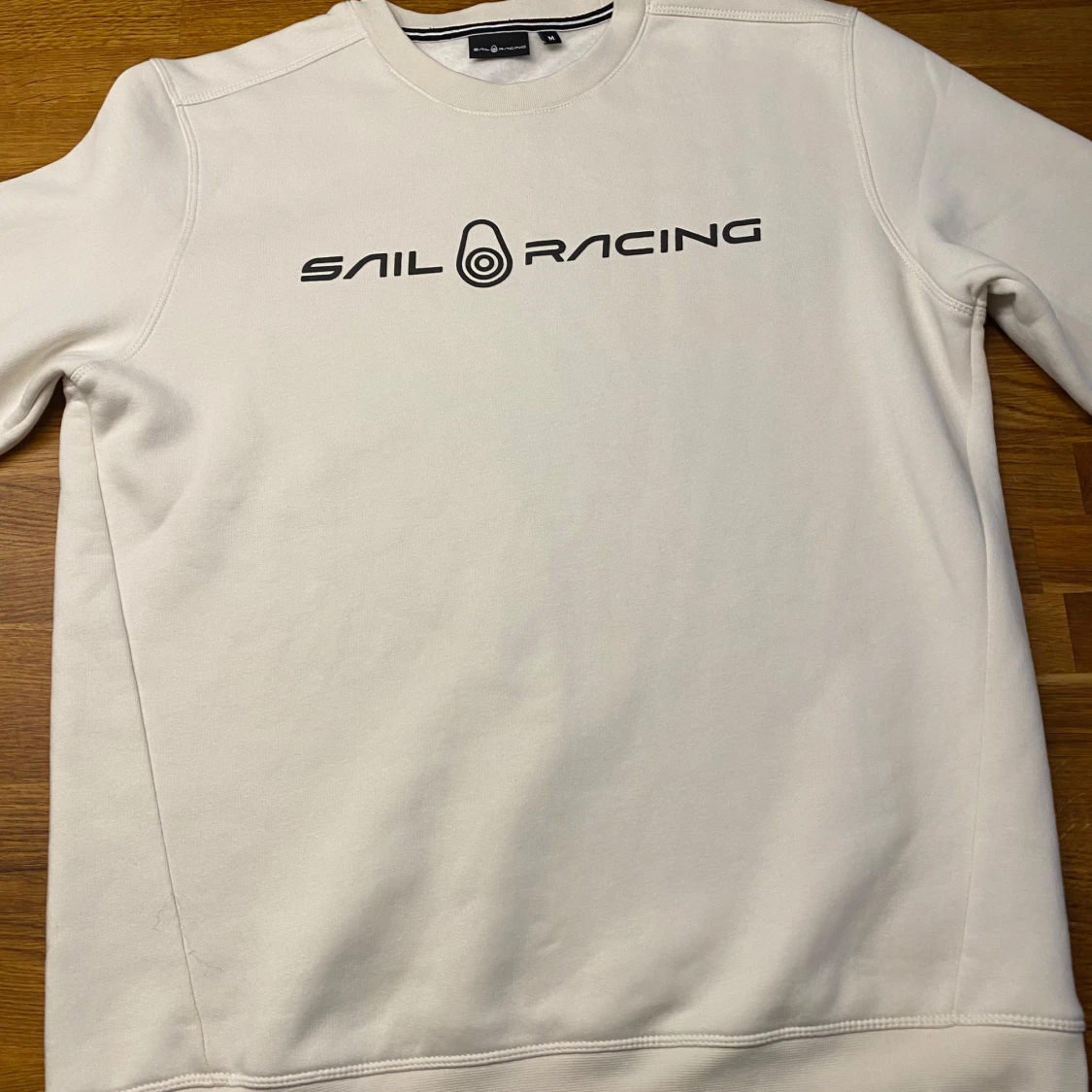 Vit sweatshirt från Sail Racing - 1