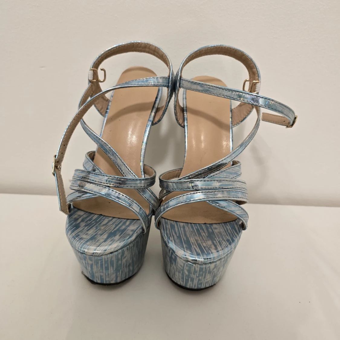 Blå metallic platåsandaler med klack - 1