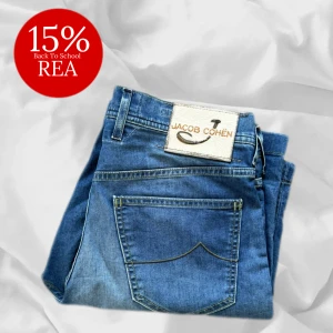 Jacob Cohen - Feta Jacob Cohën Shorts, perfekta nu i sommar. De är i storlek 30 och i slimfit modell. Inga deffekter över huvudtaget och extremt nogrannt utvalda av oss hos AM! Tveka aldrig vid frågor om mått eller hur de ser ut på‼️