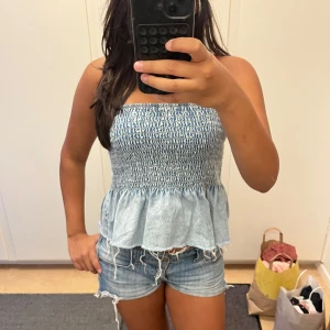 Topp - As snygg topp som man kan använda som kjol också, sparsamt använd 