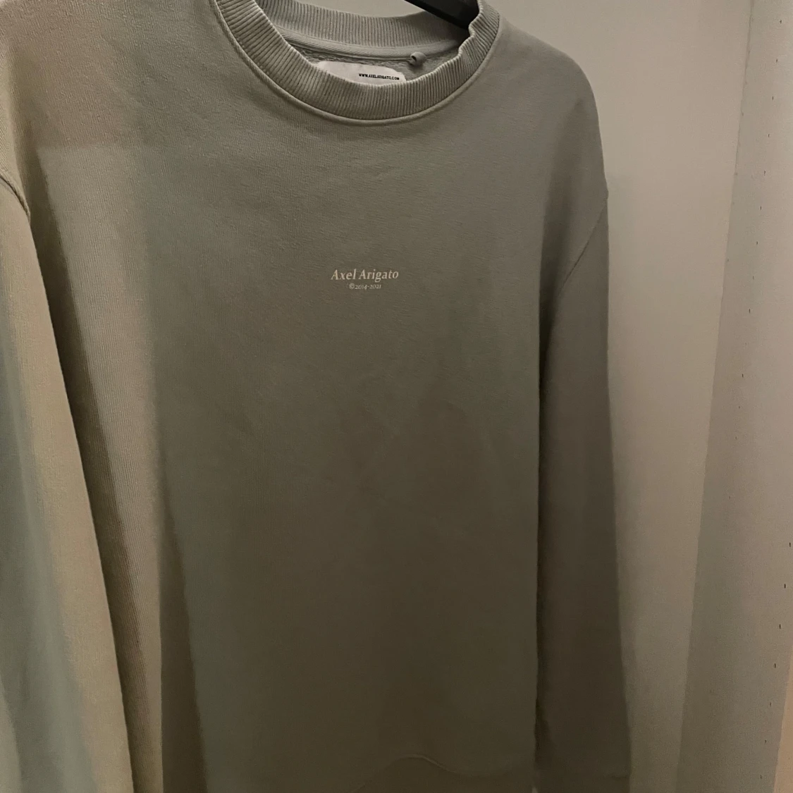 Grå sweatshirt från Axel Arigato - 1