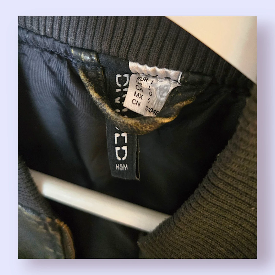 Skinnjacka i konstläder i storlek L från Divided - 1