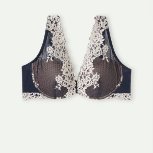 Blå intimissimi bh  - Aldrig använd, dock utan pris lapp! Jättefint skick, ordinarie pris är 519kr.