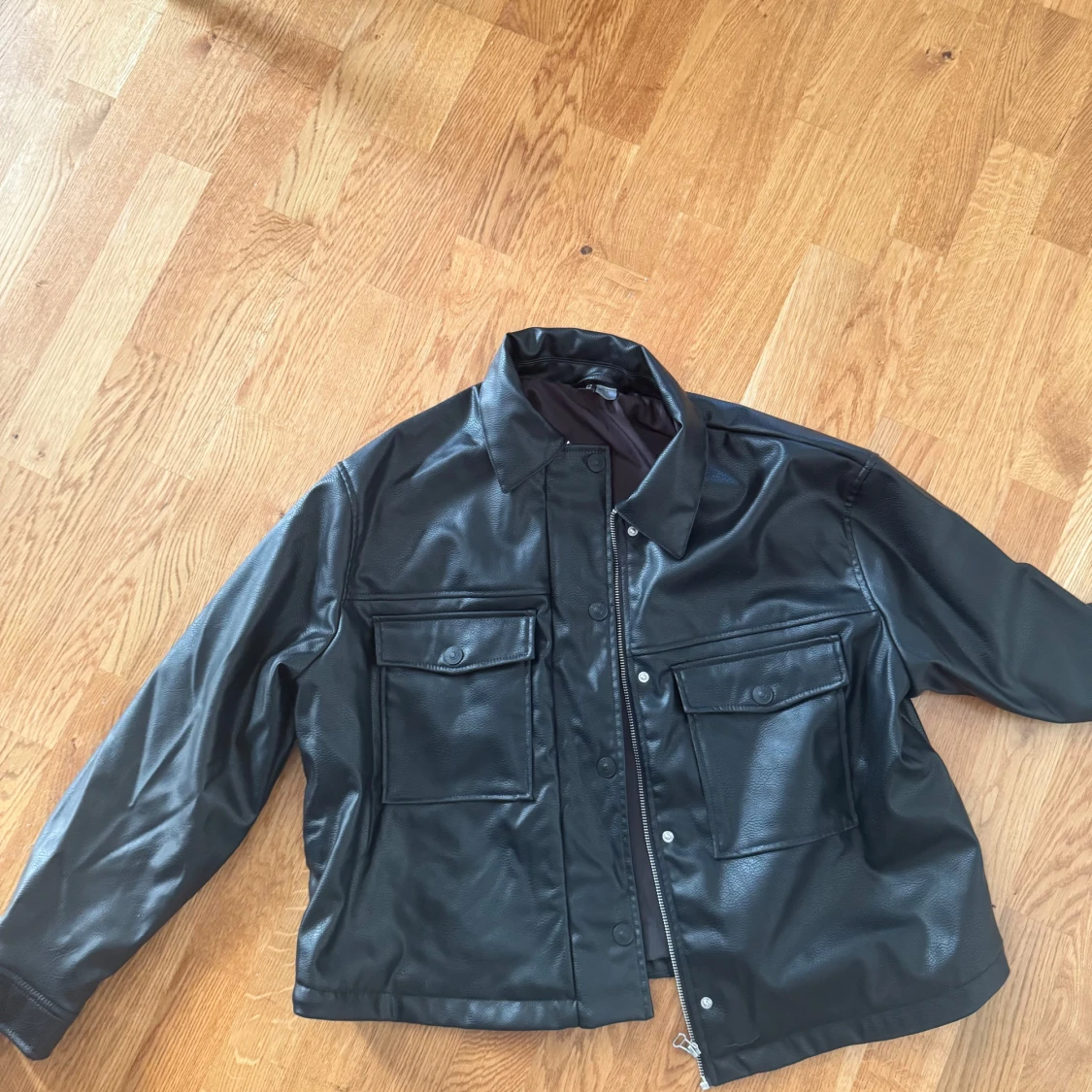 Svart skinnjacka från H&M