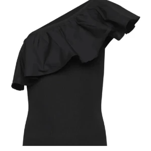 Svart oneshoulder topp med volang - Snygg svart topp med oneshoulder-design och stor volang längs halsringningen.  Pris kan diskuteras❣️ använd en gång