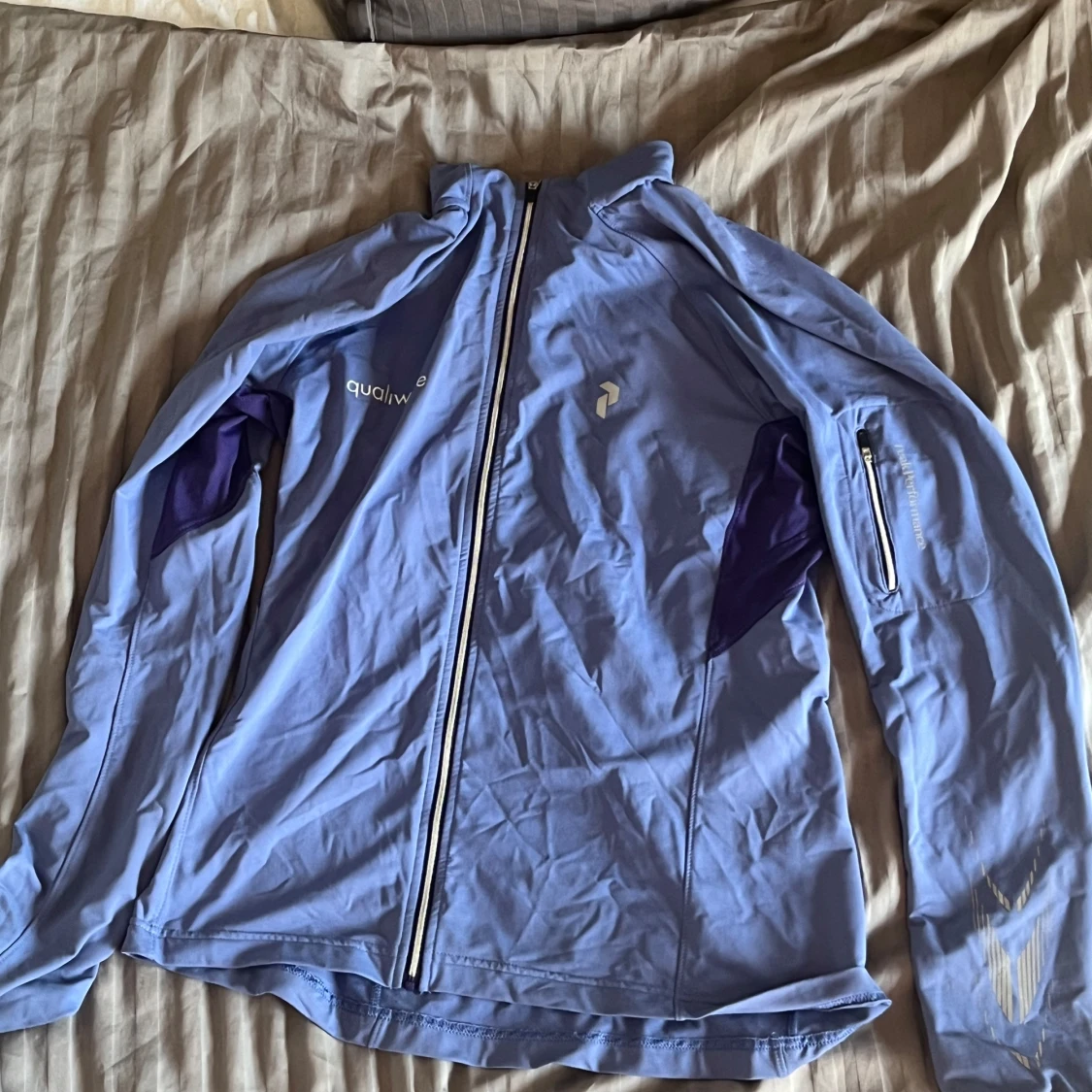 Lila/blå tränings tröja från peak performance 