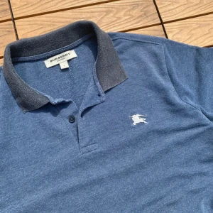 Burberry Piké - Stilig, nypris 3500, Storlek L (passar M)