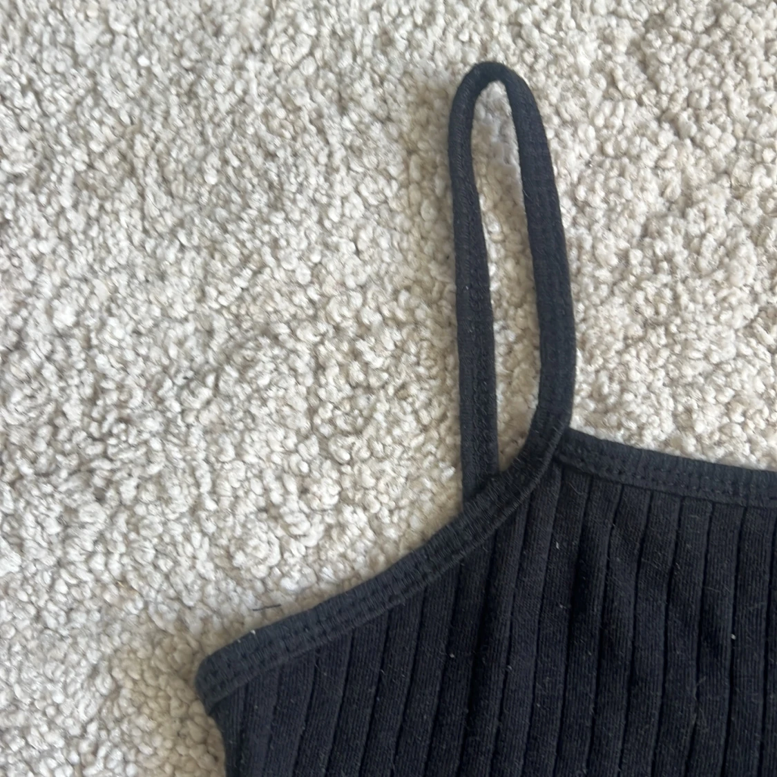 Svart ribbad linnetopp från SHEIN - 1