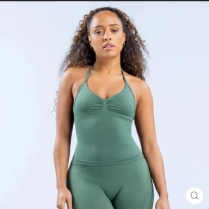 DFYNE Impact topp S - Dfyne Impact topp, S. Använd fåtal gånger, superfint skick.