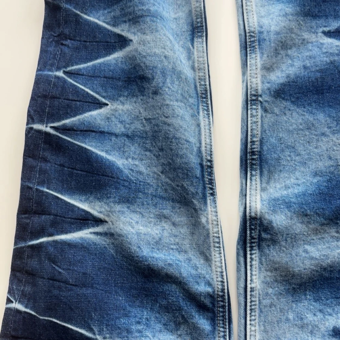 Blå Weekday jeans med cool tvätt - 1