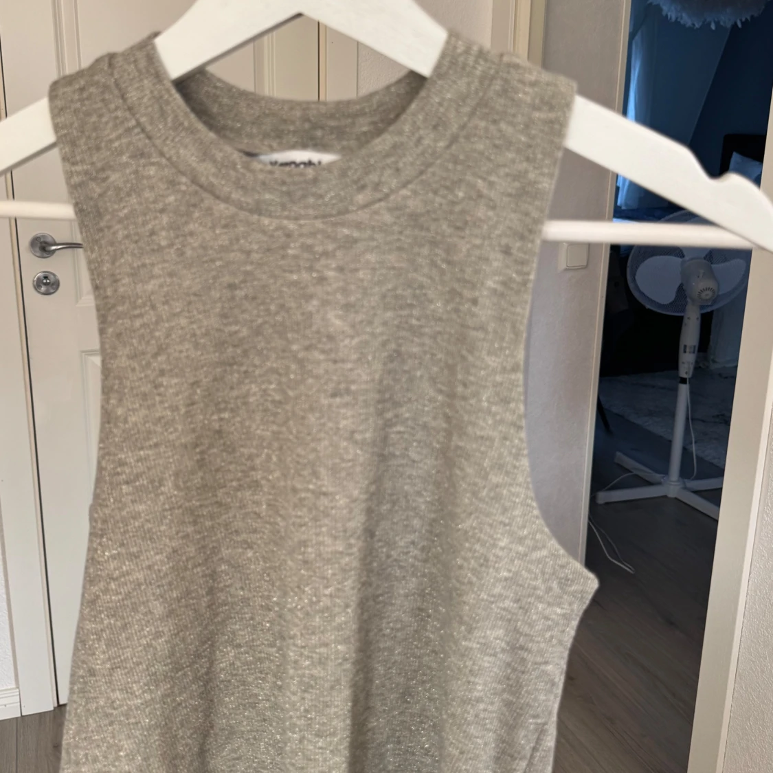 Grå ribbad linnetopp - 1