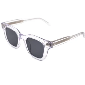 Solglasögon ~ Transperanta  - Snygga solglasögon från Montore. Snygg transperant färg och såklart helt nya! Säljes just nu vid snabba affärer för endast 149:-! UV skyddat glas. Vid några fler frågor så är det bara att höra av dig!🤝