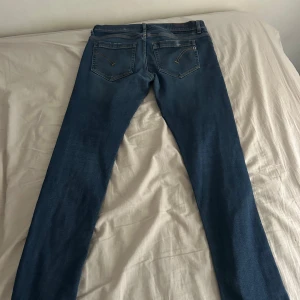 Dondup George  - Säljer dessa då de inte kommer till användning längre! Skicket är 8/10 och modellen är goerge (slim/skinny fit)