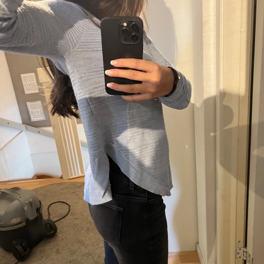 Ljusblå stickad tröja med slits - 1