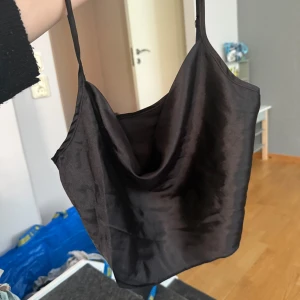 Svart Fin Topp - Säljer denna fina svarta topp för 25kr, storlek S