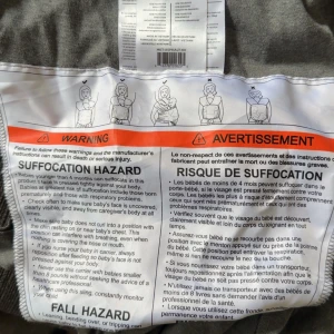 Mörkgrå bärsjal från Moby - Supersmidig mörkgrå bärsjal från Moby som är perfekt för att bära din bebis nära kroppen. Sjalen är tillverkad i mjuk bomull och har en enkel, stilren design utan mönster. Den är lätt att knyta och passar både hemma och på språng. Säljer för 350kr, annars kom med bud