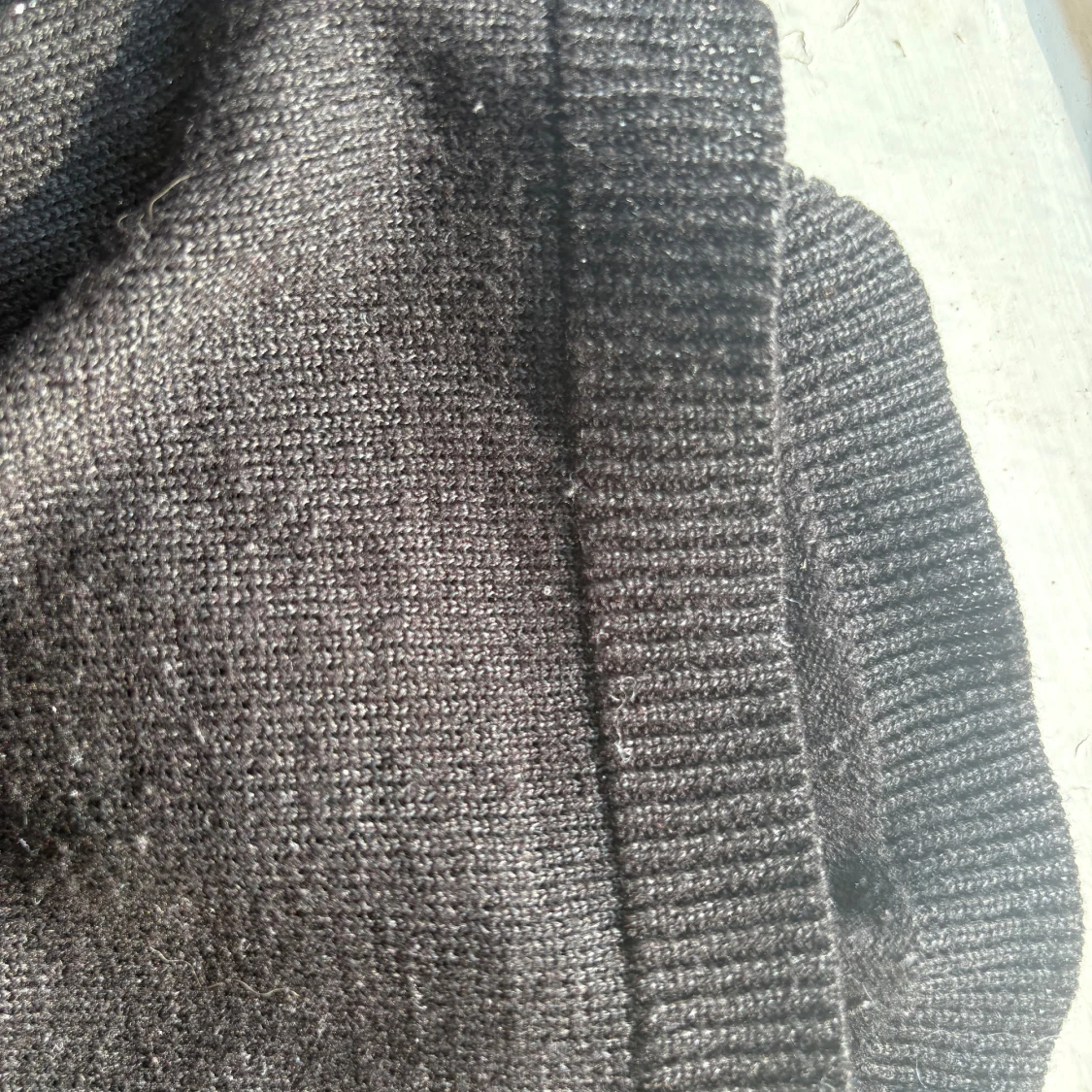 Svart stickad kortärmad tröja - 1