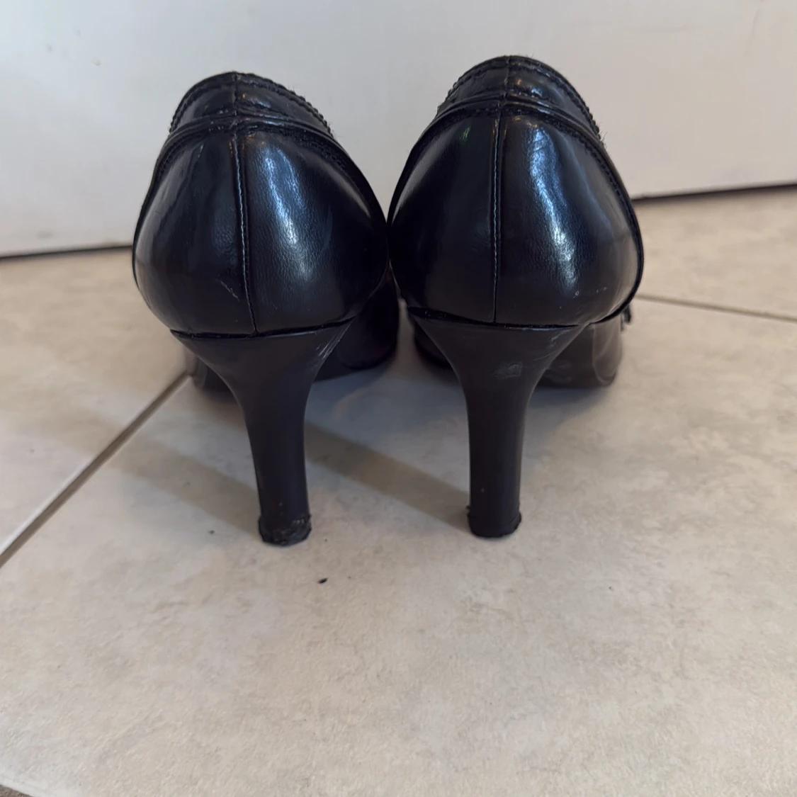 Svarta pumps med fransdetalj stl 38 - 2