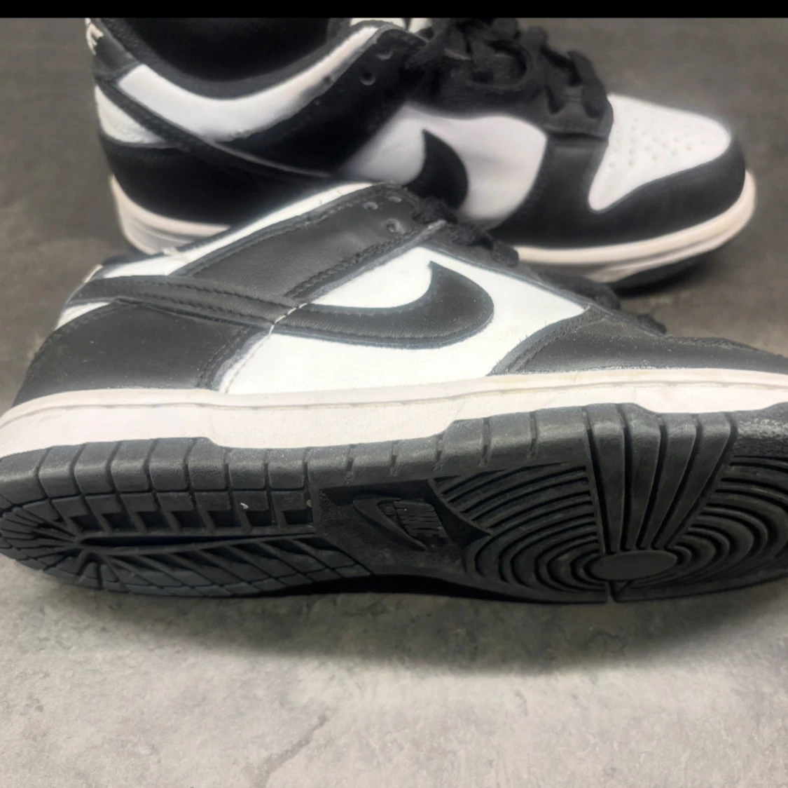 Nike Dunk Low svart/vit sneakers - 2