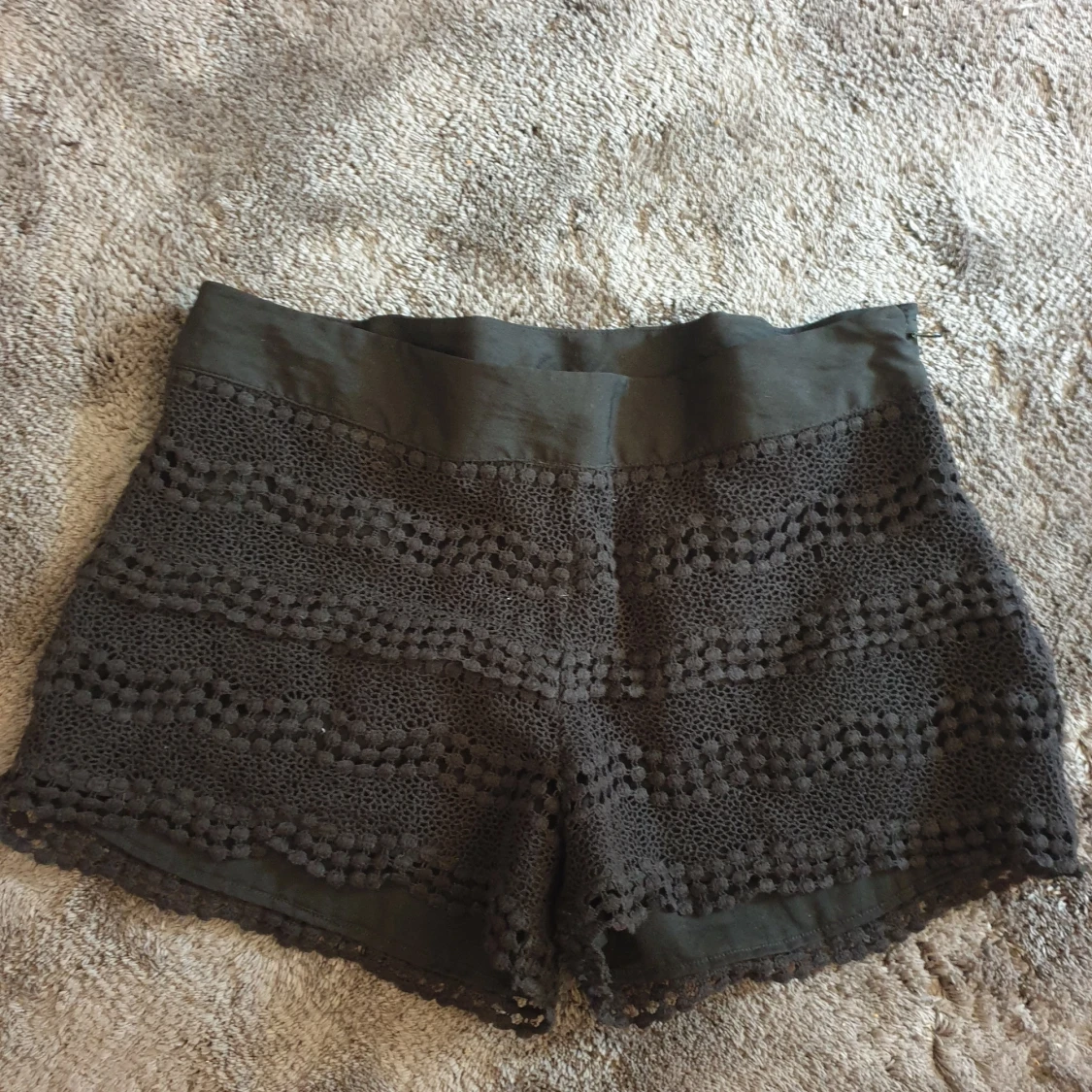 Svarta spetsiga shorts från Vila