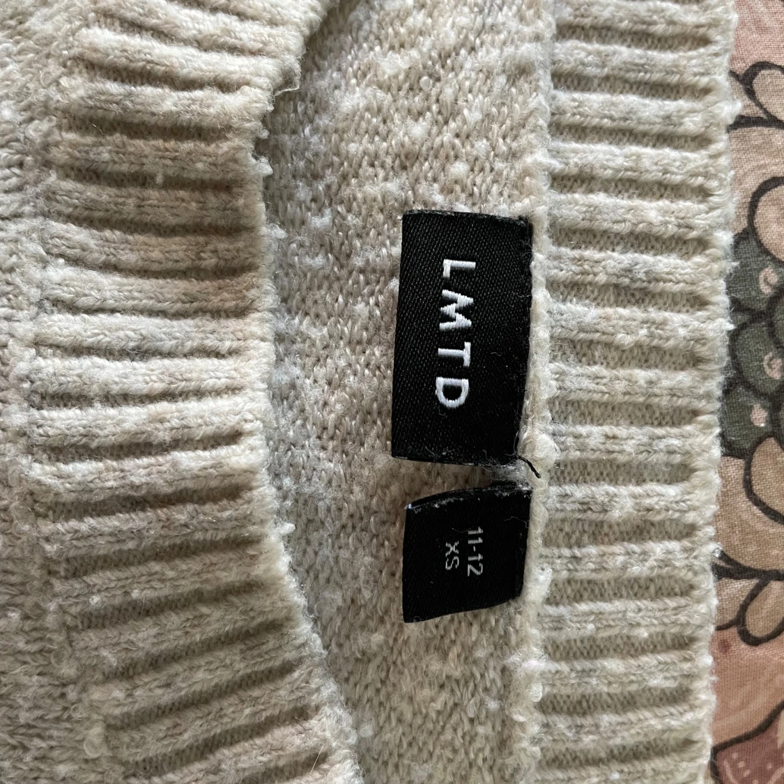 Beige stickad tröja från LMTD - 2