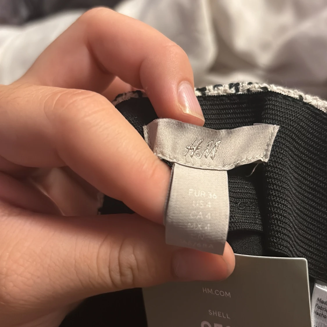 Rutig kortkjol från H&M, storlek 36 - 2