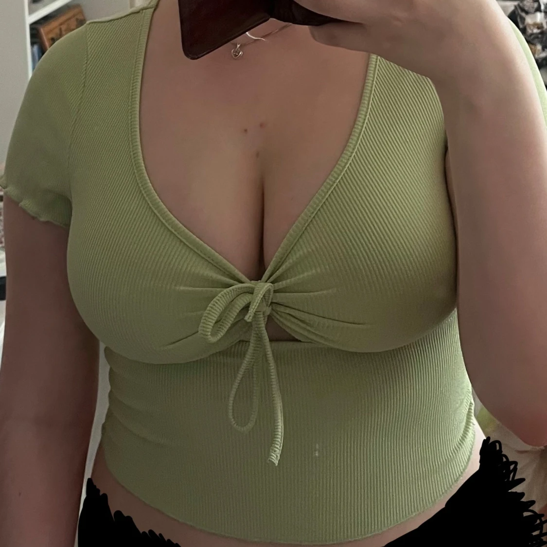 Ljusgrön croppad topp med knytning - 1