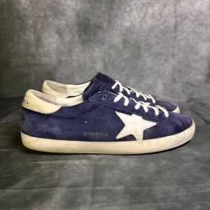 Golden goose skor - Mycket fint skick | Size  44 | fraktar spårbart inom 24 timmar |  för att köpa klicka ” köp nu” | vid frågor skriv ett meddelande |