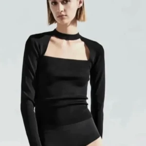 Svart långärmad tröja zara - Den kommer tyvärr inte till användning längre