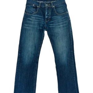 Dickies Bootcut jeans - Ett par begagnade blåa Dickies jeans köpt på en loppis. Bra skick, lite handgjort slitage vid fickorna och fållarna (var så när jag köpte dem). Storlek 32/34. Hör av dig för mer information eller frågor💥