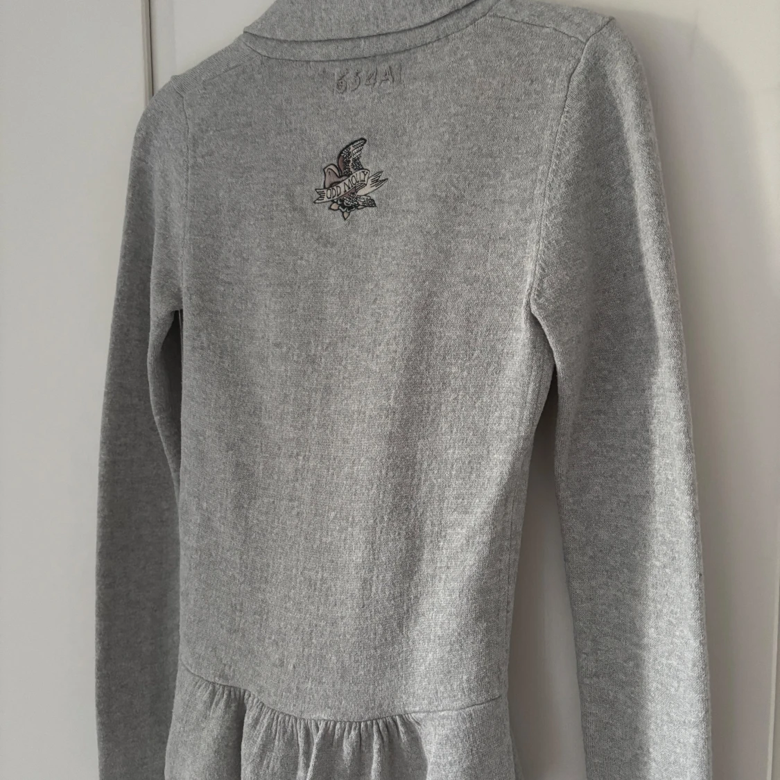 Grå kofta med rosett från Odd Molly - 3