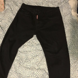 Svarta DSQUARED2 jeans - Svarta DSQUARED Jeans storlek 44 (xs)