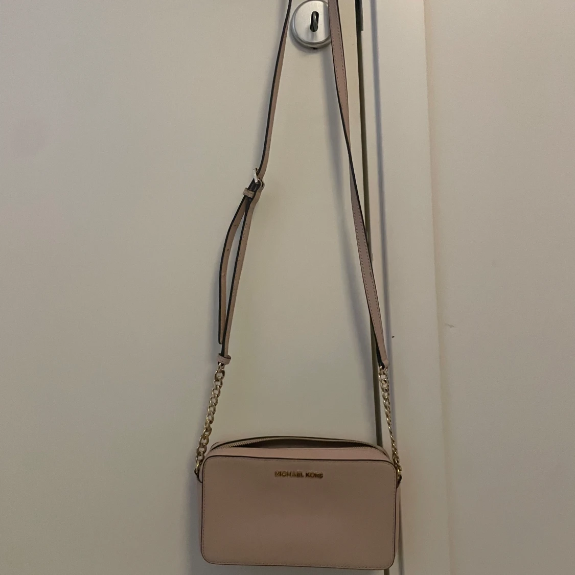 Ljusrosa  Michael Kors väska  - 3