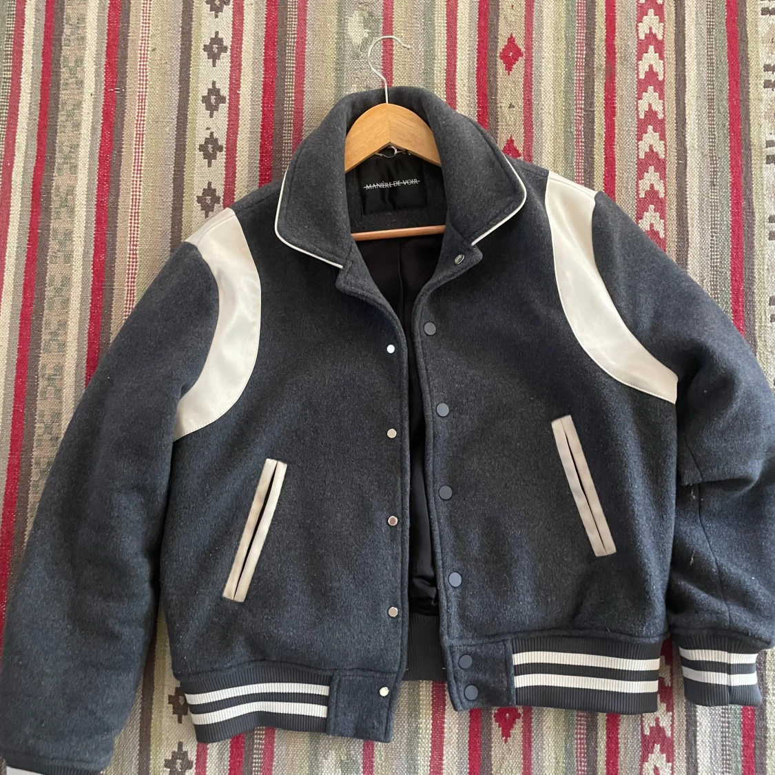 Grå och vit bomberjacka från Maniere de voir  - 2