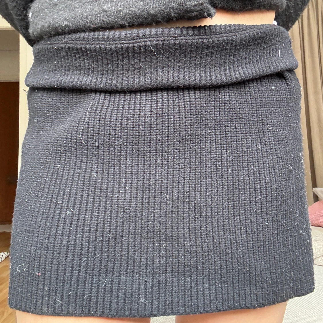 Svart stickad minikjol - 1