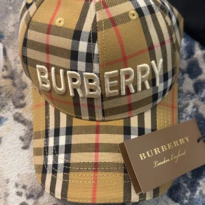 Burberry keps - Helt ny burberry keps. Pris kan diskuteras