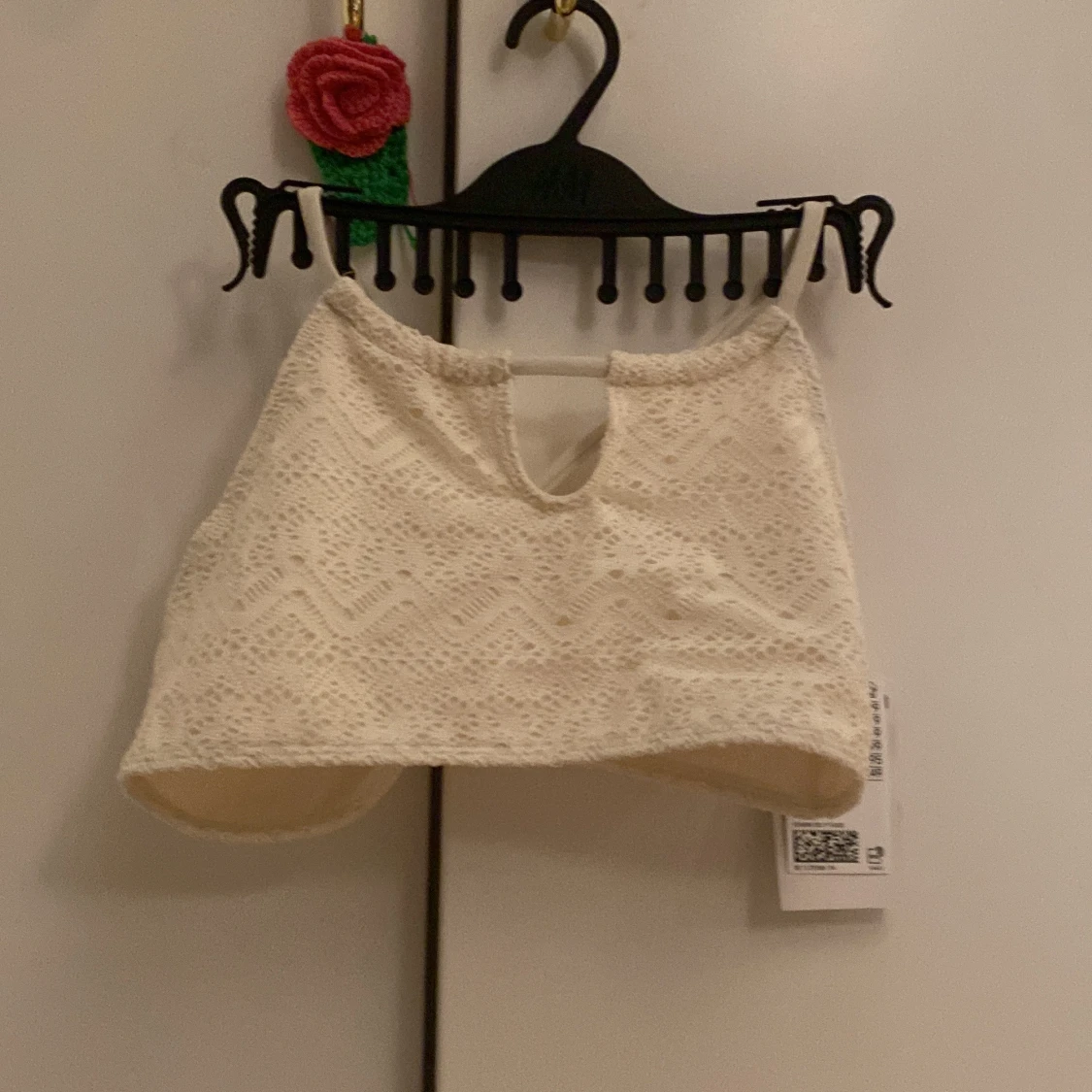 Vit spetsig croppad baddräkt