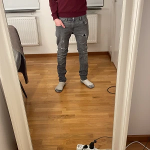 Diesel jeans byte - Säljer nu dessa riktigt feta diesel jeans med slitningar. Skick 10/10. Bara att skriva vid frågor eller funderingar. Pris går att diskutera vid snabb affär. TAR ÄVEN BYTEN!!!