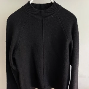 Stickad tröja  - Använd men fint skick. 