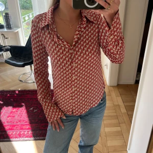 Mönstrad skjorta - Mönstrad skjorta från H&M. Mycket fint skick! 