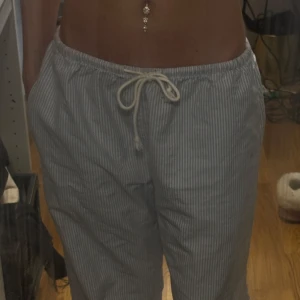 Randiga byxor från Brandy Melville - Använt 1-3 gånger, pyjamas byxor från brandy Melville🩷