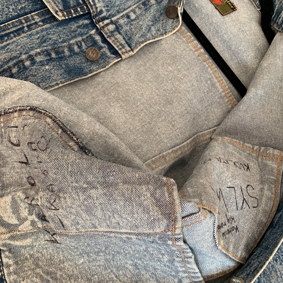 Blå jeansjacka från Wrangler - 3