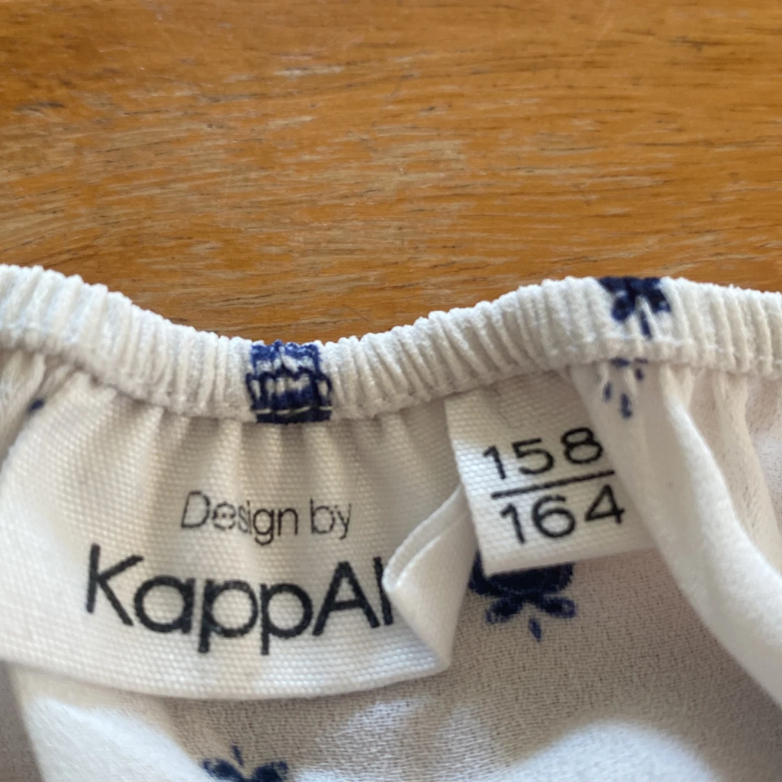 Offshoulder blus från KappAhl, vit/blå - 2