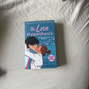 The Love Hypothesis - Nyskick, The Love Hypothesis pocket bok av Ali Hazelwood💕