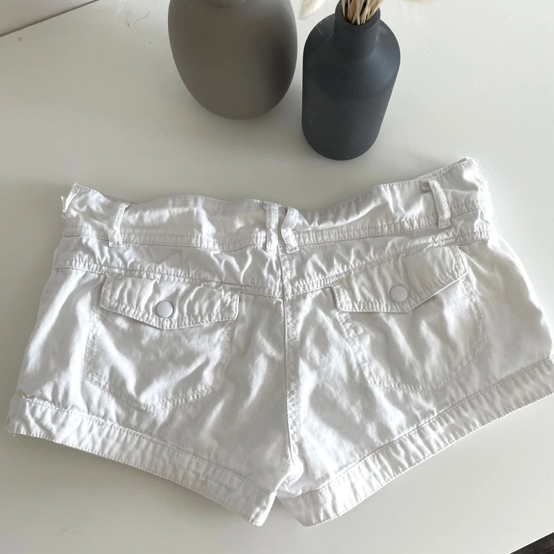 Vita jeansshorts med fickor - 1