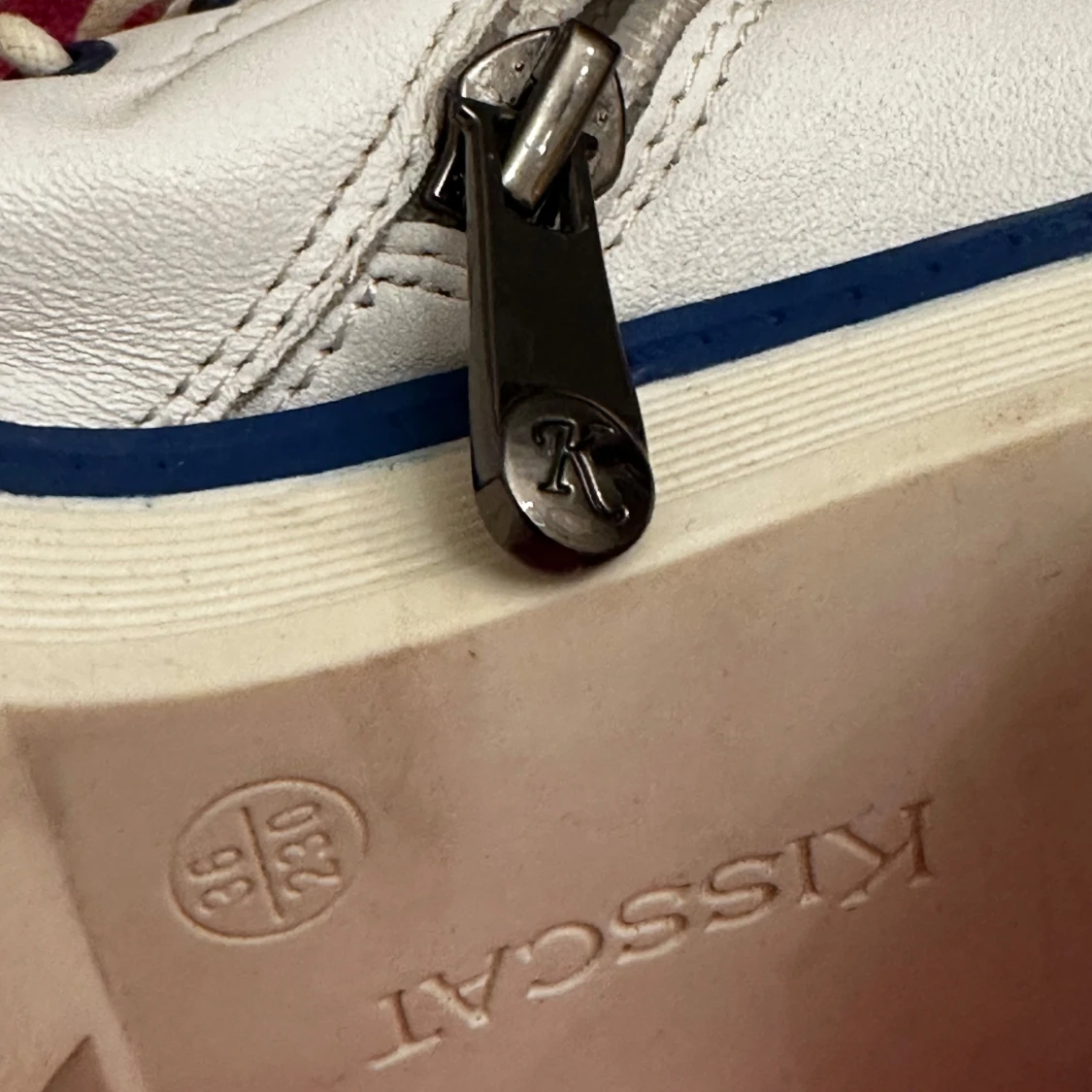 Vita boots med klack från KISSCAT - 1