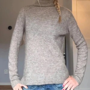 Stickad tröja  - Jätte mysig stickad mohair tröja❤️