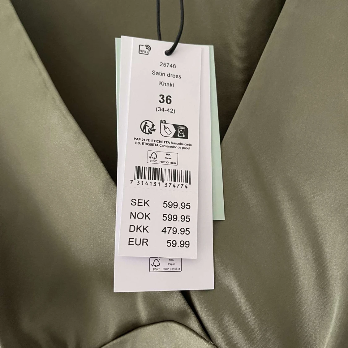 Grön satinklänning - 2